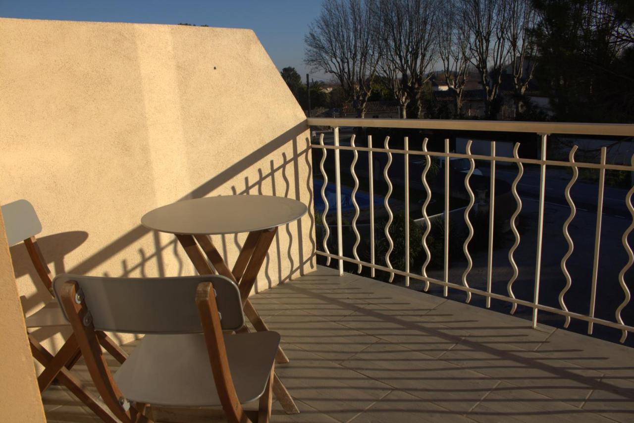 Logis Hotel Le Clement V Roquemaure  Exterior photo