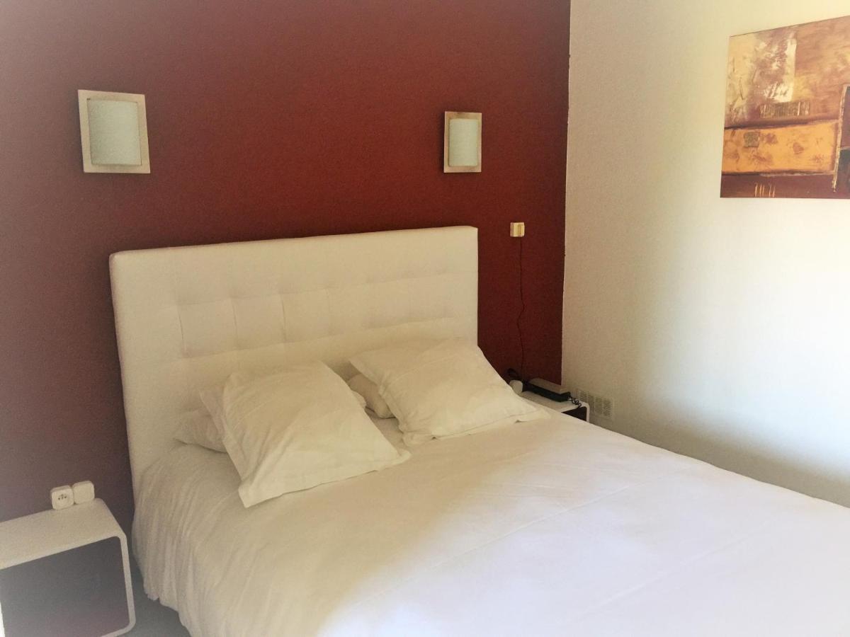 Logis Hotel Le Clement V Roquemaure  Exterior photo