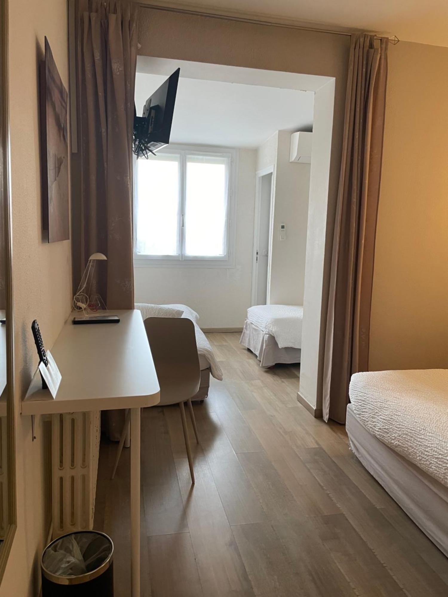 Logis Hotel Le Clement V Roquemaure  Exterior photo