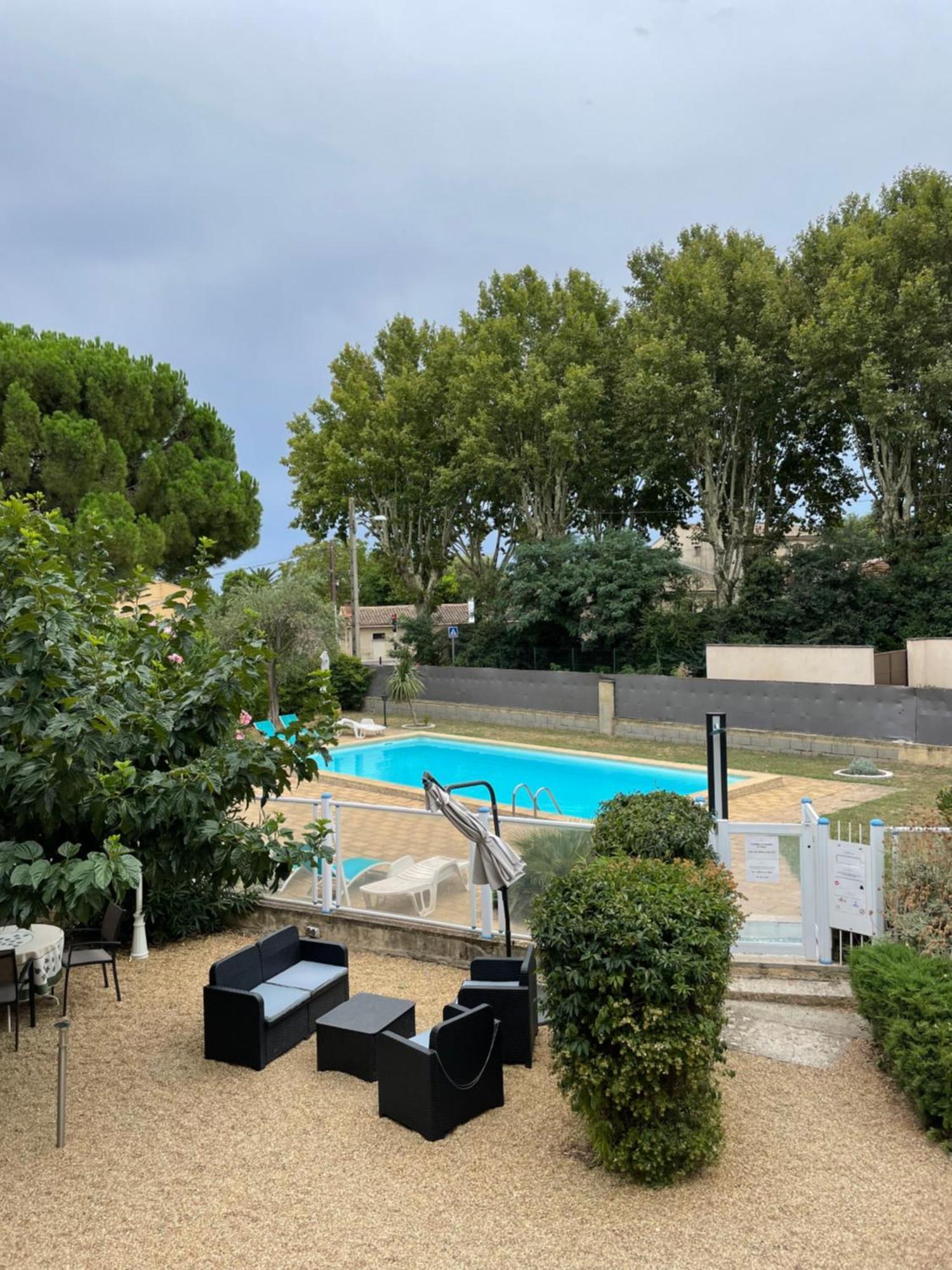 Logis Hotel Le Clement V Roquemaure  Exterior photo